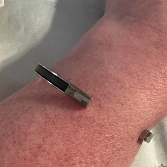 Gucci Silver and Black Leather Bracelet - Picture 3 of 4